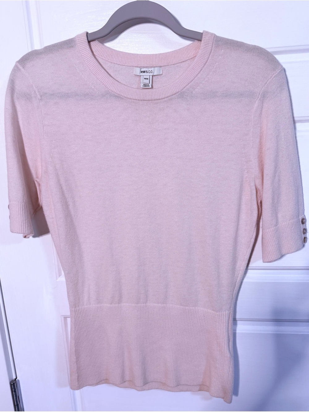 RW&CO. Light Pink Short Sleeve Knit Cashmere blend Top